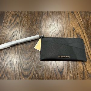 Brand new unused! Michael Kors Jet Set Crossover Wristlet